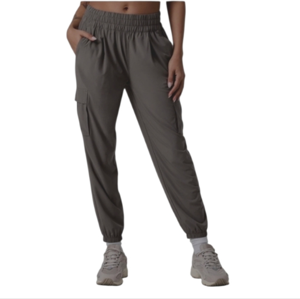 Vuori Villa dark gray womens joggers - M. F38 - Picture 1 of 10